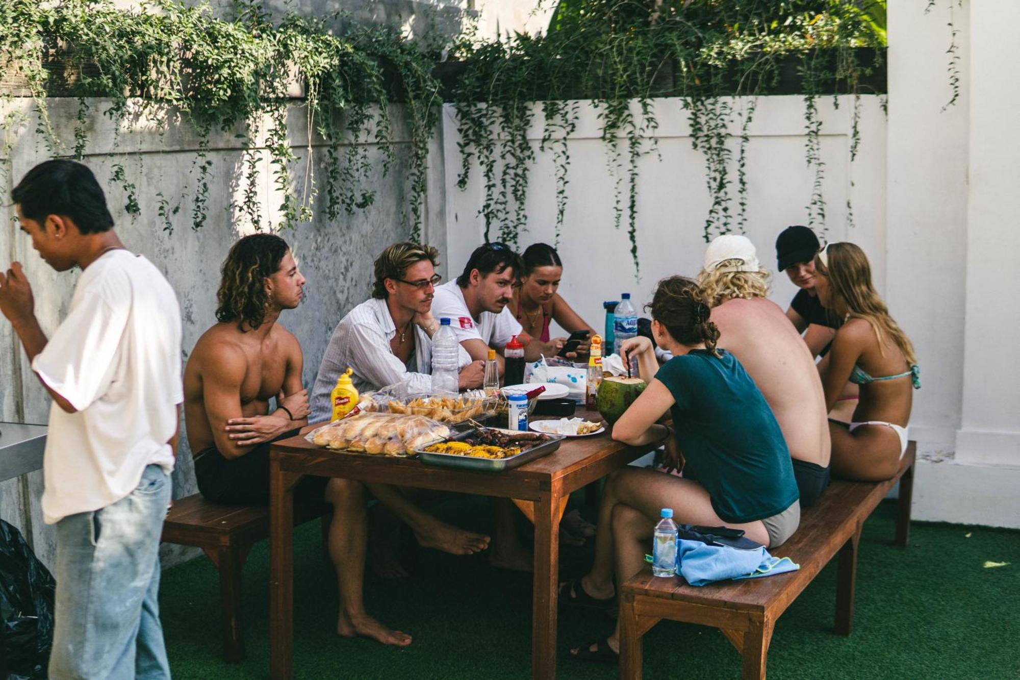Zentiga Surf Hostel Canggu Eksteriør bilde